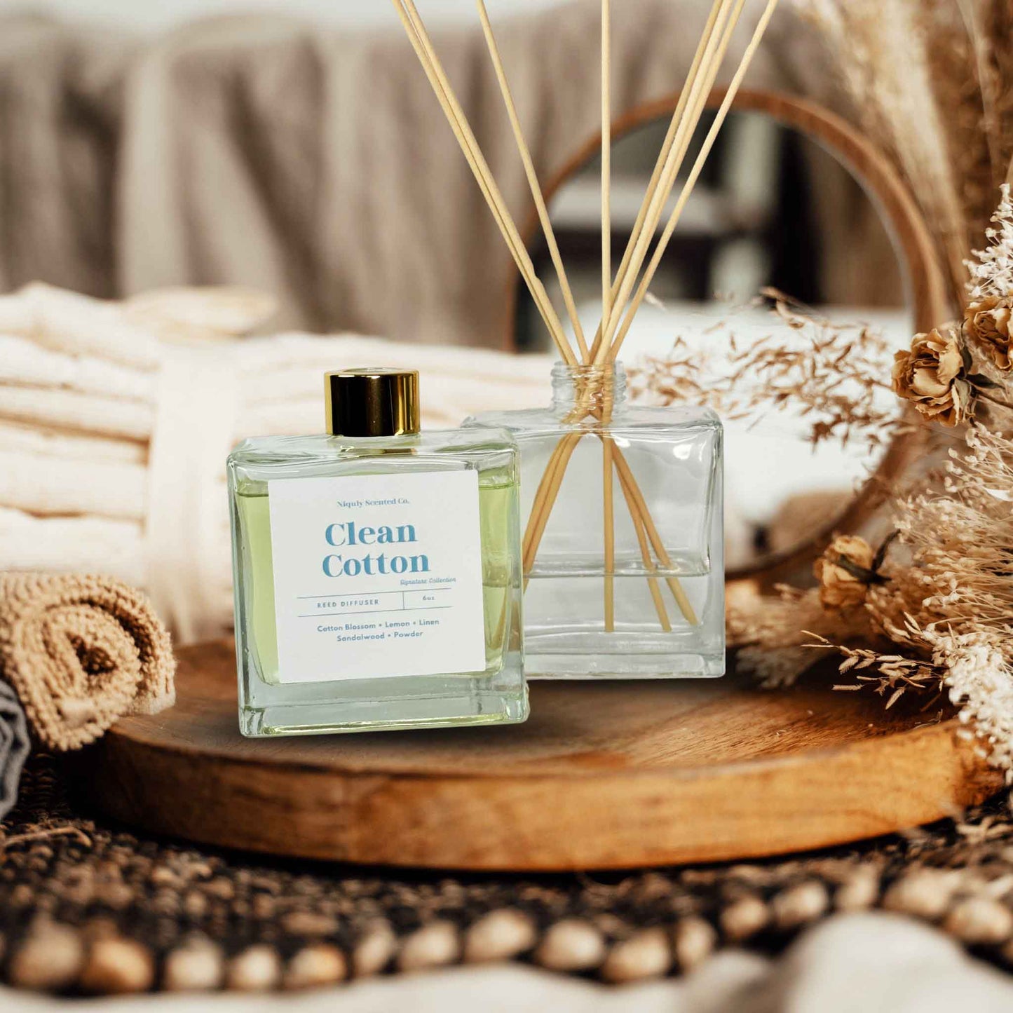 The Clean Cotton reed diffuser brings a clean, airy fragrance reminiscent of freshly washed clothes.